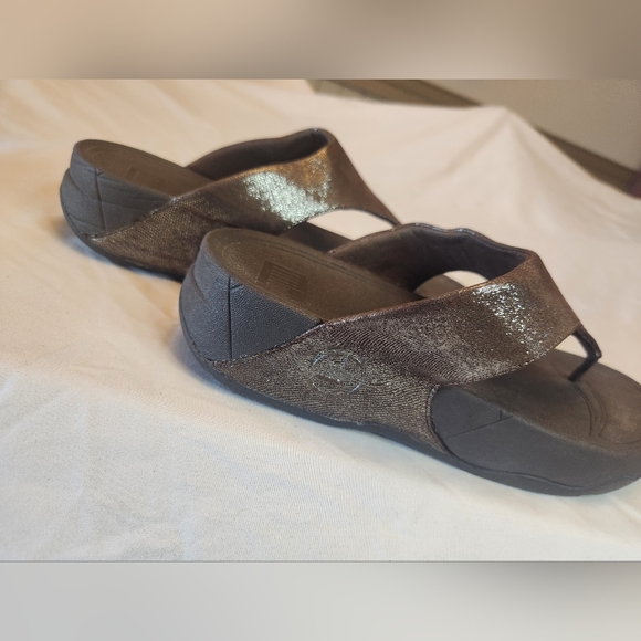 Fitflop LULU Bronze Shimmer Sandals Flip Flops Size 7 - Picture 2 of 10
